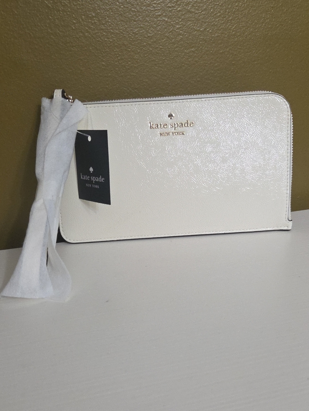 NWTKate spade New York Cream Zip Wallet